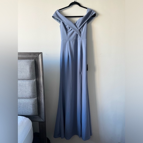 Lulu's Dresses Lulus Song Of Love Off The Shoulder Maxi Dress size Xsmall - Picture 4 of 15